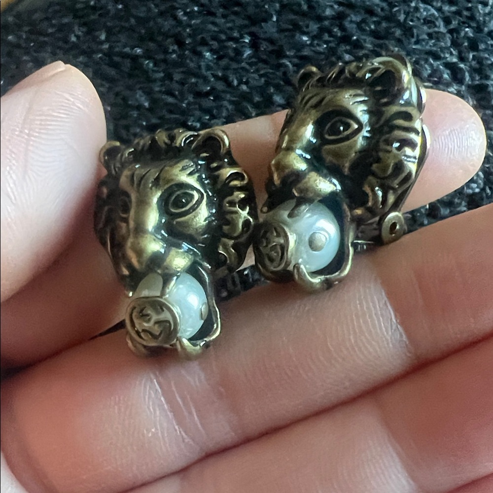 Gucci Gold Lion Motif Earrings - Picture 9 of 12